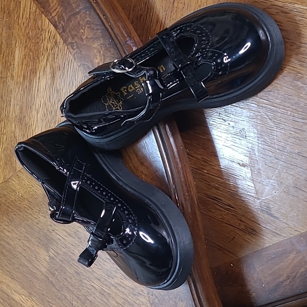 New! Girls toddler 9 black Mary Jane classic patent leather formal dress shoes